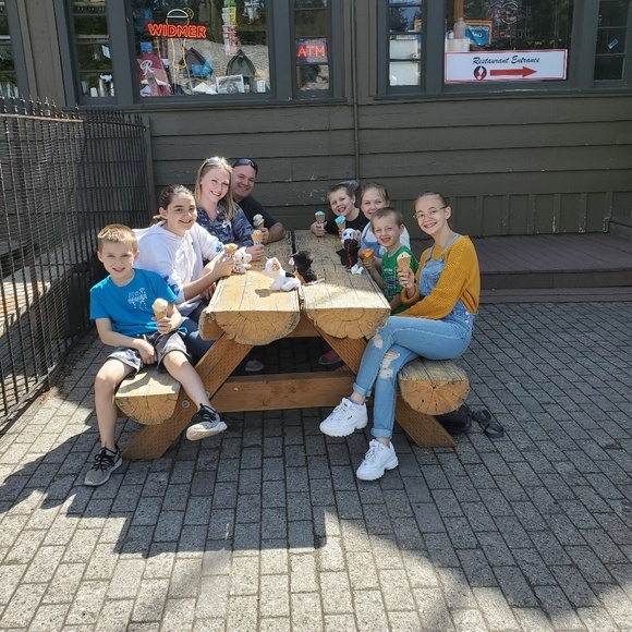 Meet your Posher, Kailee - Picture 3 of 3